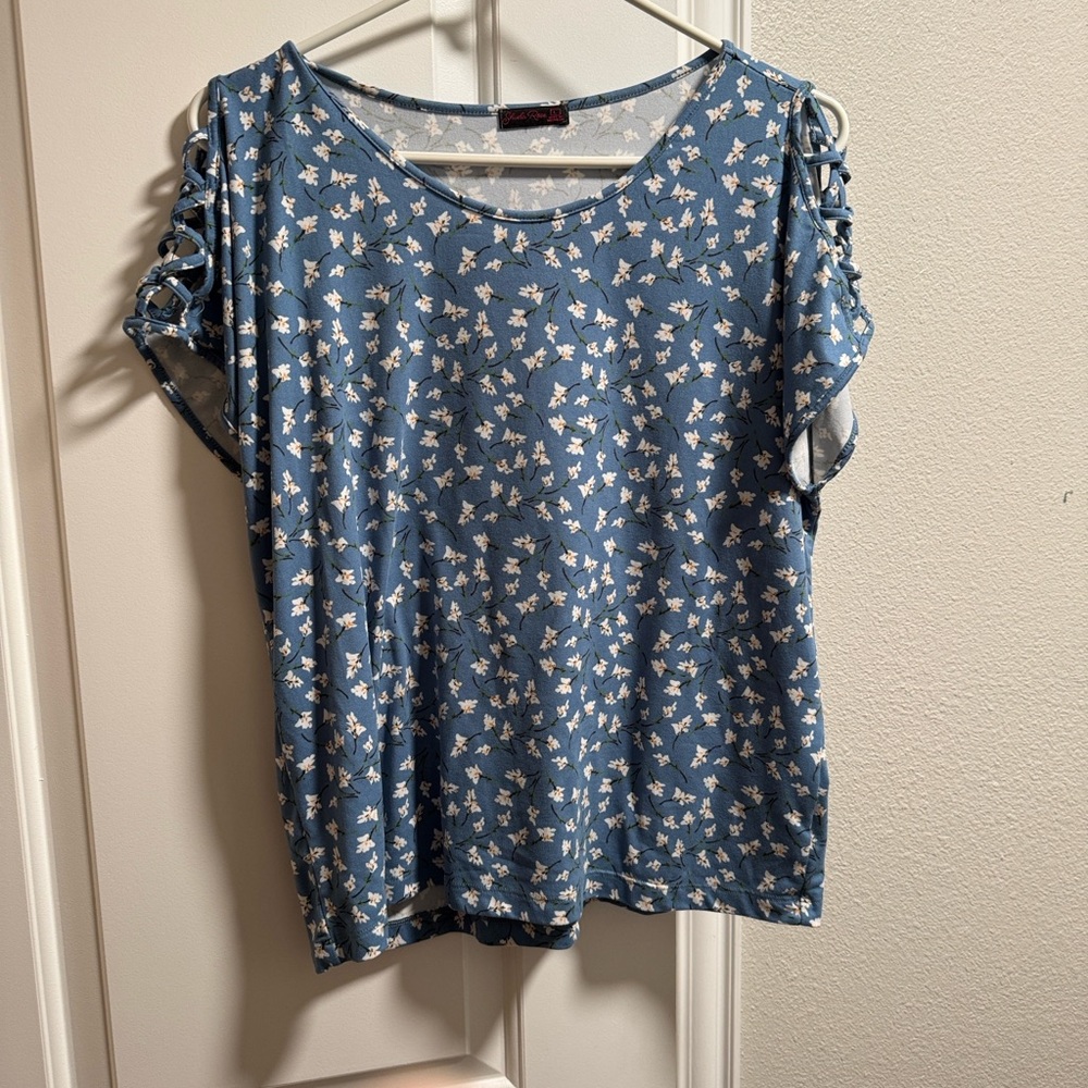Elegant Blue Floral Women's Blouse with Lace-Up Sleeves